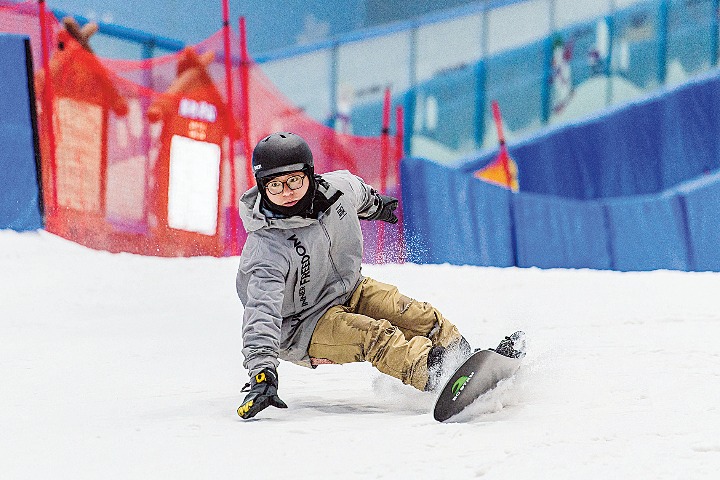 Ski industry booms as tourists take to slopes to escape summer heat