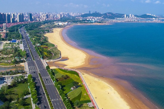 Explore beautiful Lingshan Bay in autumn