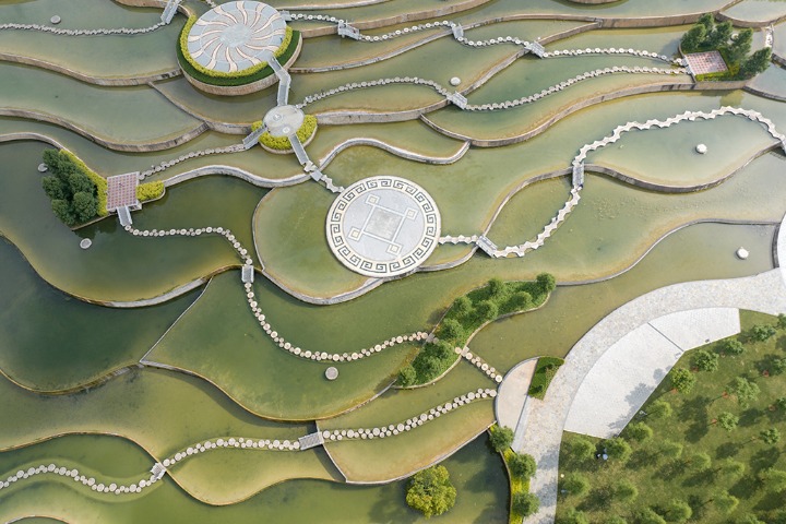 Yunnan Five Color Pond resembles giant pearl-studded emerald