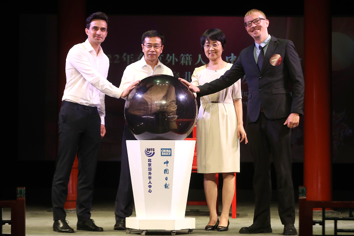 Mid-Autumn Festival gala for foreign talents held in Beijing