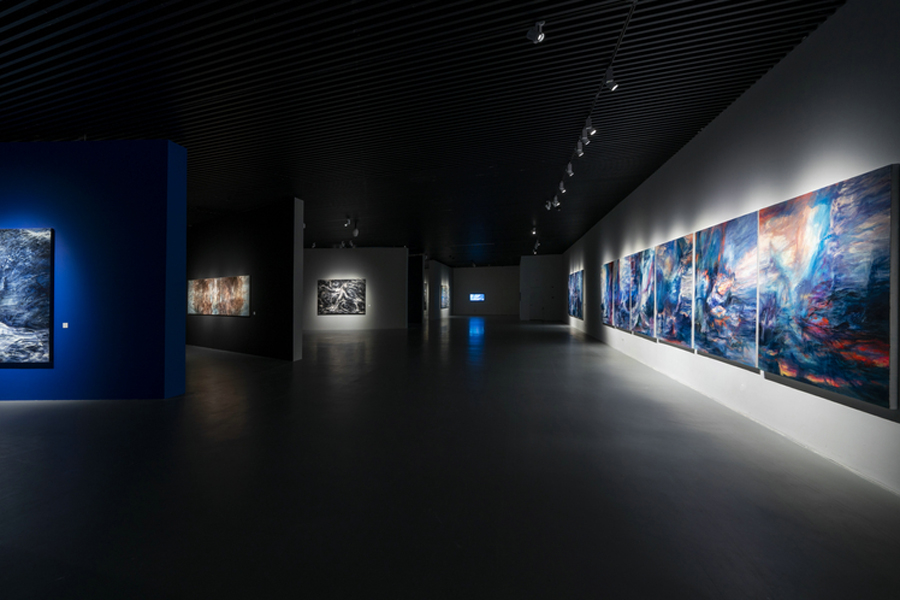 Finding permanent instant in Sun Yao's paintings