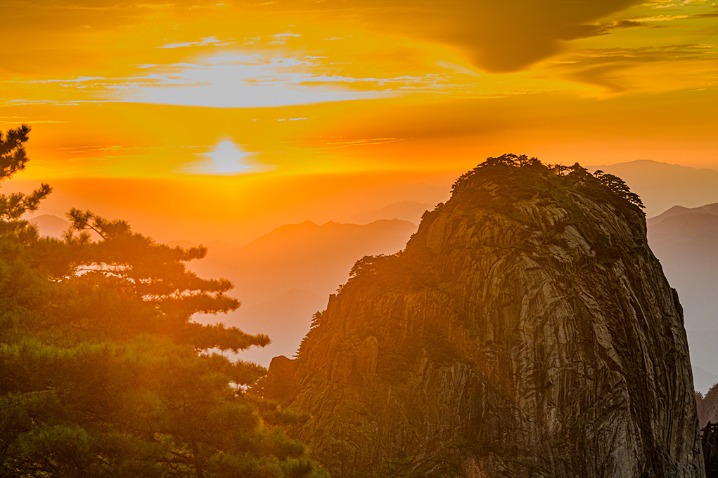 Mount Huangshan offers picturesque autumn views