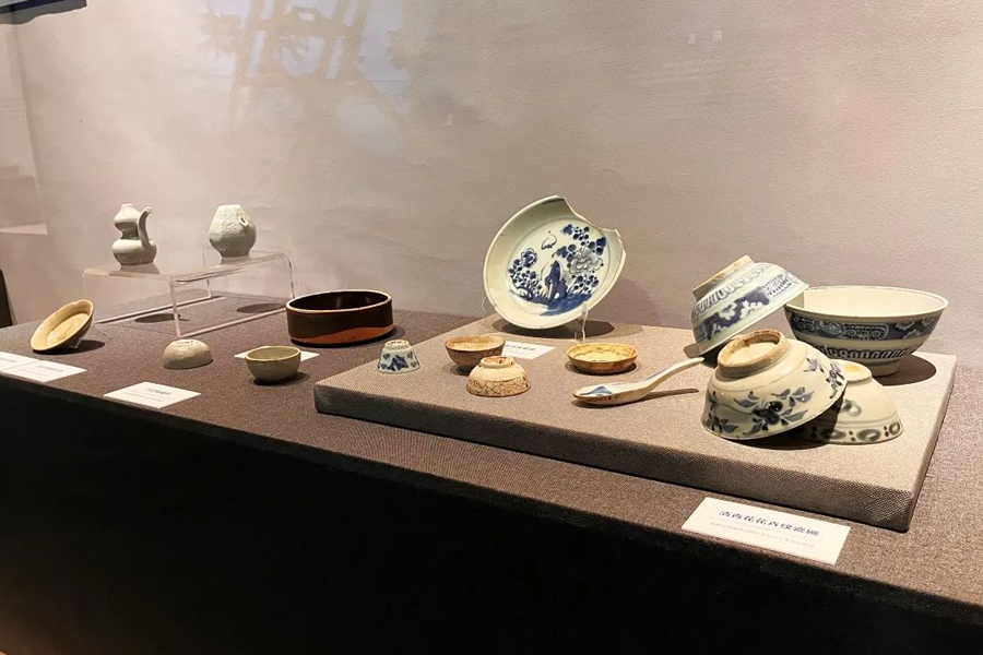 Cultural relics salvaged from Yuan Dynasty shipwreck exhibited in Fujian