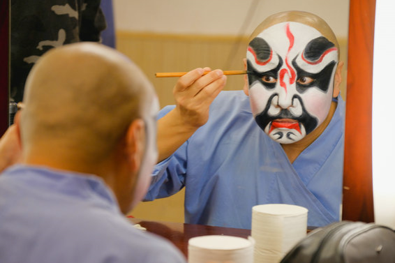 Performers lead viewers on an online culture tour of Peking Opera