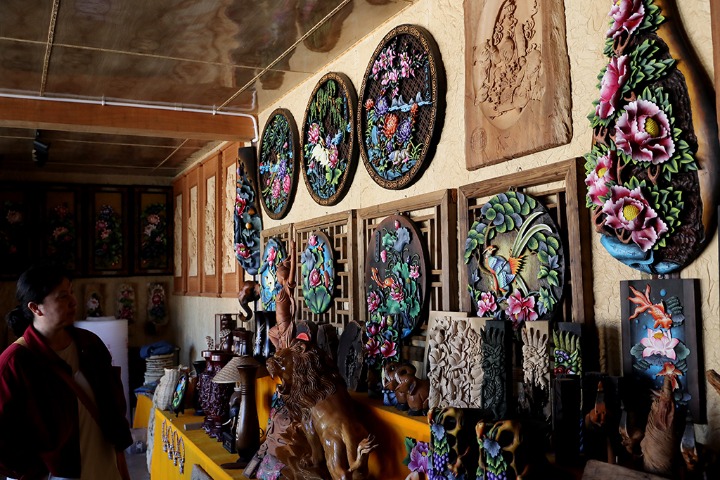 Yunnan wood carving art town rated as 4A-level tourist attraction