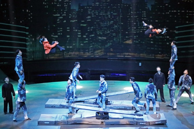 Iconic acrobatic show returns to stage in Shanghai