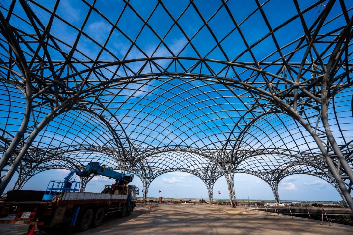 Chinese-built airport in Cambodia sharpens skills for local talent