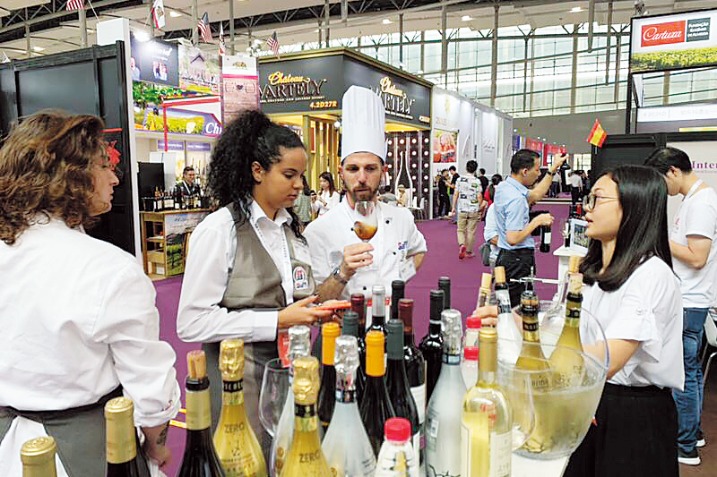 Travel permit renewal more convenient for Hong Kong, Macao residents on Chinese mainland