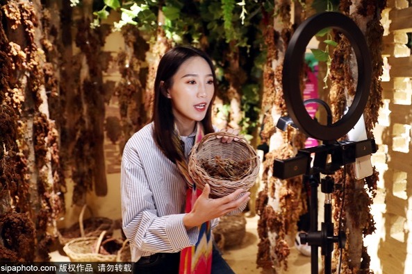 Brands, consumers, sales ride livestreaming wave