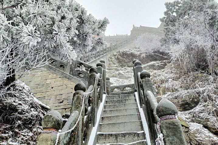 Wudang Mountains blanketed in snow