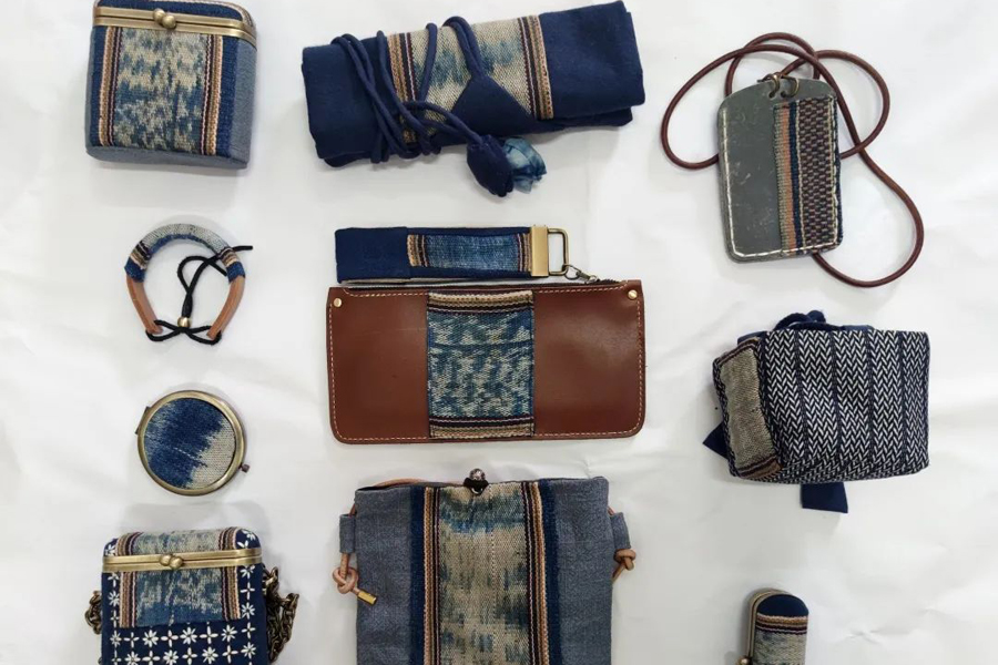 Li ikat works on exhibit in Hainan