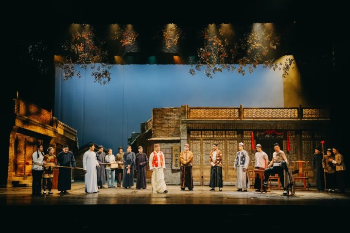 Drama spotlights friendship in turbulent days