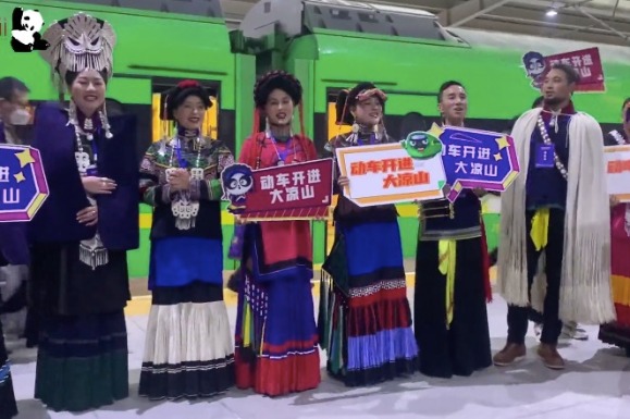 Video: New Chengdu-Kunming Railway line opens to the public