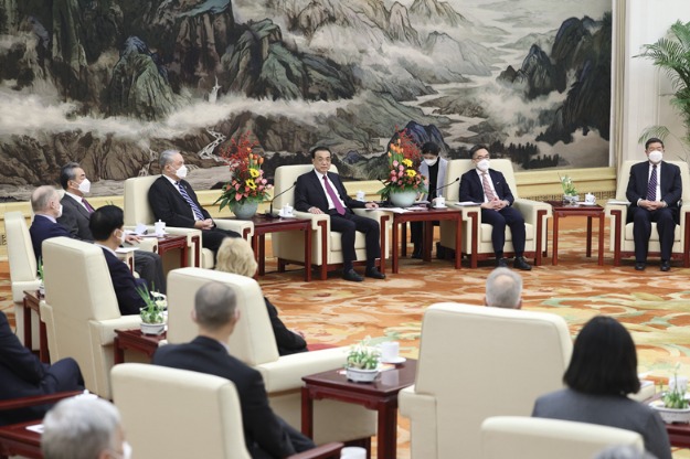 China welcomes more foreign experts, Li says