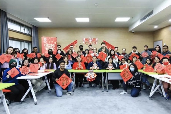 Shanghai University prepares Spring Festival celebrations for intl students