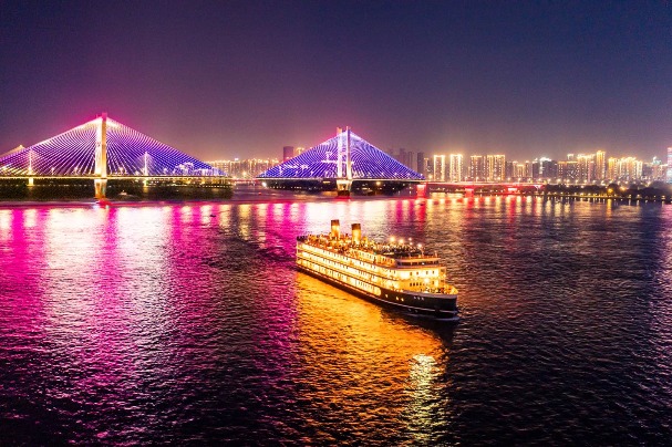 Immersive show revisits history of Wuhan