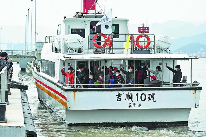 Ferries between Taiwan, Fujian flush with travelers