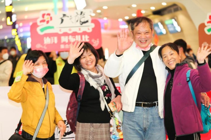 Tourist flights resume to foreign destinations