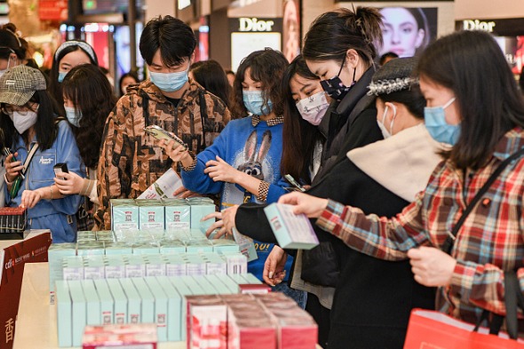 China focuses on boosting consumption