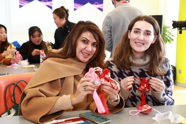 SHUTCM hosts Open Day for foreigners in Shanghai