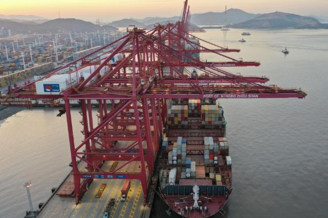 China's foreign trade in goods registers surplus of $25.9b