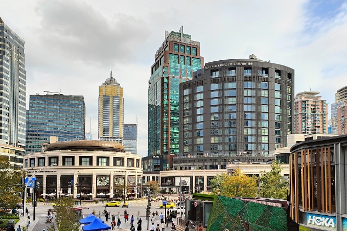 Authorities look to boost consumption in Nanjing West Road business circle