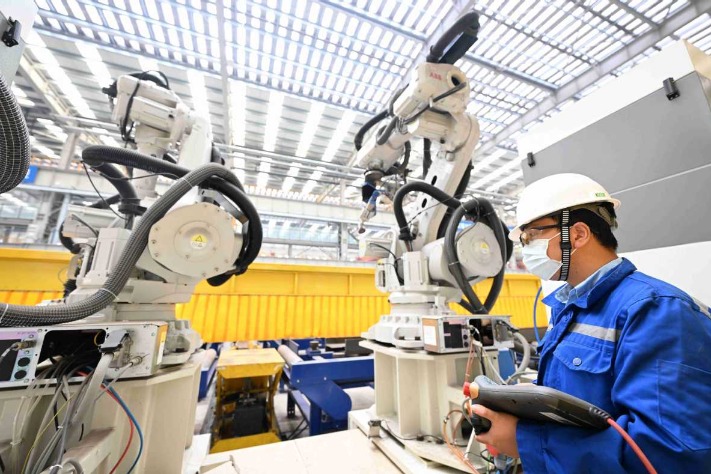 China's manufacturing sector expands for third straight month
