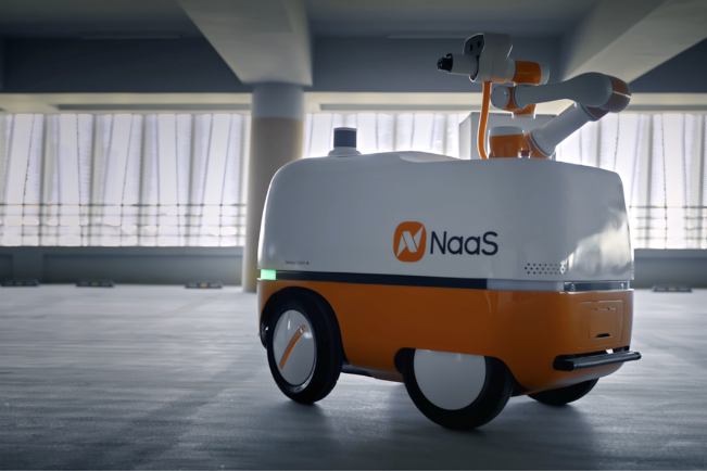 China's NaaS launches automatic EV charging robot