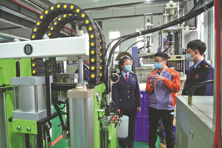 China to cut 1.8t yuan in taxes, fees for businesses this year