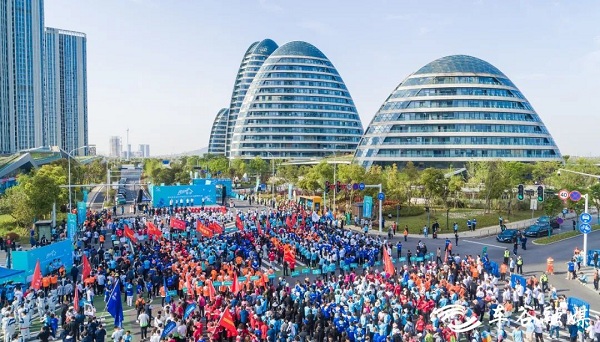 WEDZ arranges large-scale relay race