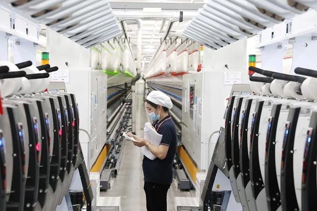 China's first smart spinnery reaches target output