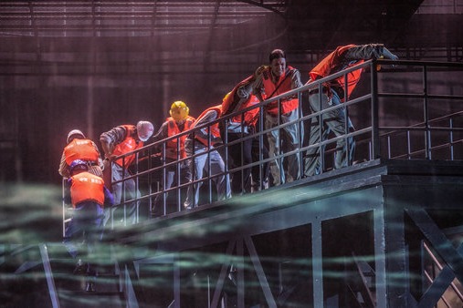 Zhuhai troupe stages two plays in Beijing