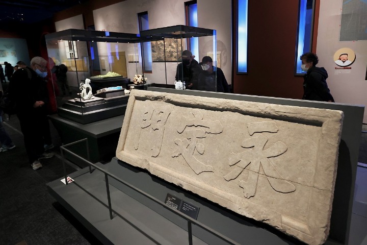 Central-Axis-themed exhibit kicks off in Beijing