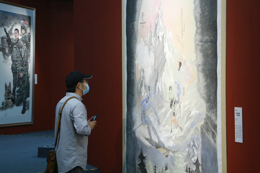 Themed artwork shown in Beijing's 798 hails new era