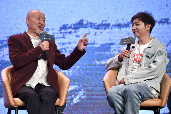 Comedian Chen Peisi performs with his son in latest play