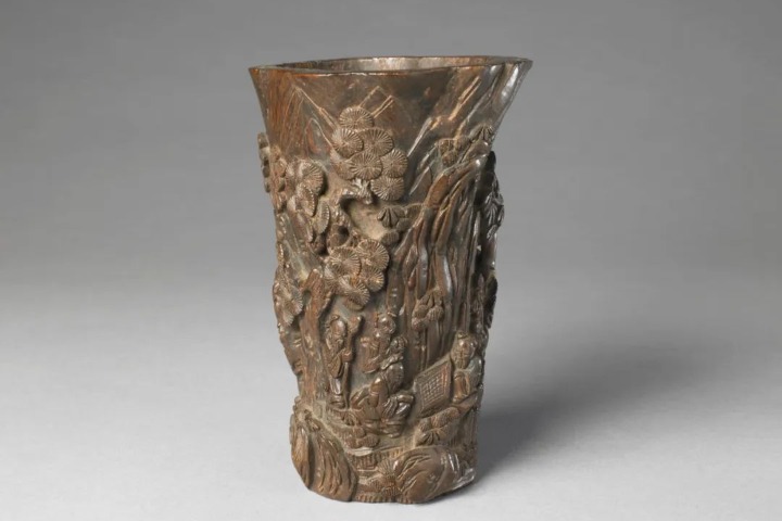 Huanghuali wood and agarwood works on display in Hainan