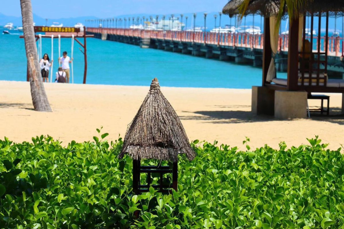 Tropical Sanya keeps tourism humming