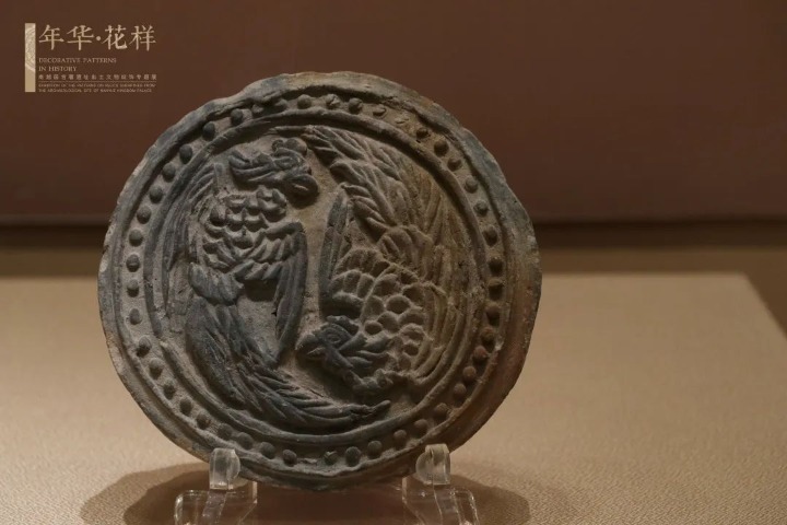 Decorative patterns of cultural relics exhibited at Guangdong exhibit