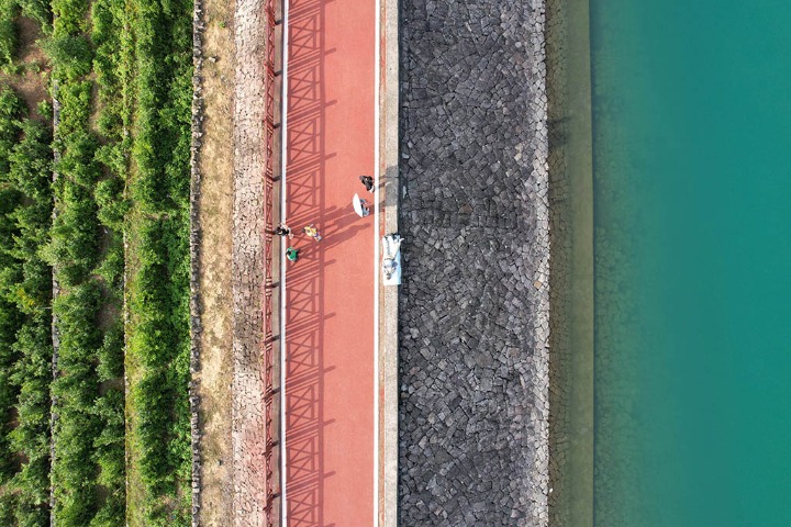 Enjoy the breathtaking beauty of Qinglongshan Reservoir