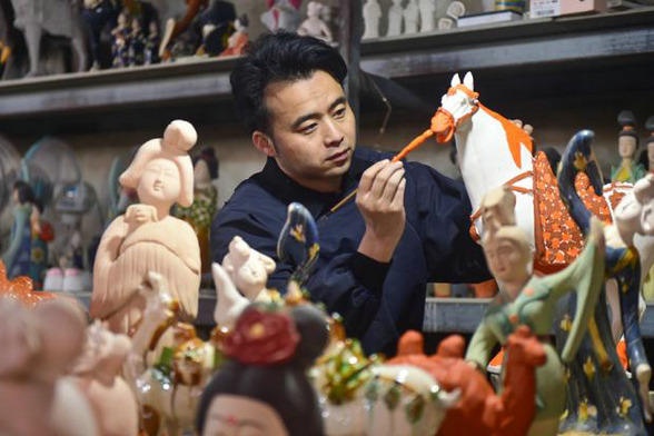 Young inheritor gives new lease of life to ancient Sancai wares