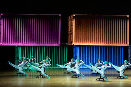Dance drama tells generations of workers in Ningbo harbor's stories