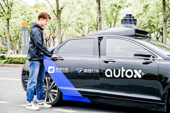 Legal support drives unmanned vehicles in Shanghai
