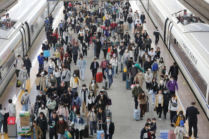 Passenger traffic in China soars during May Day holiday