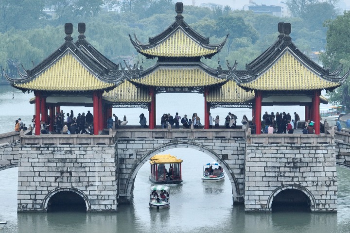 China sees holiday trips rise 70% to 274 million
