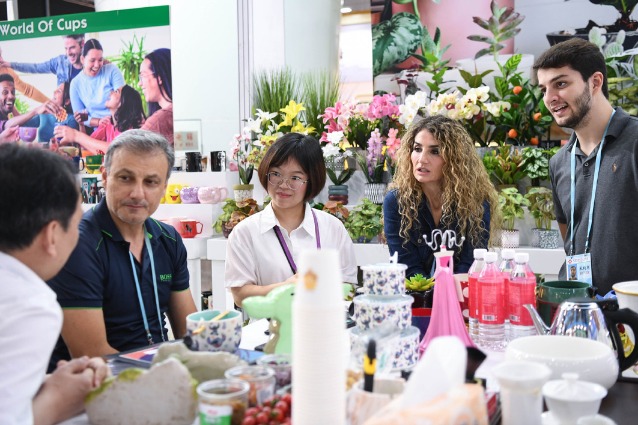 Over 800,000 visit second phase of Canton Fair
