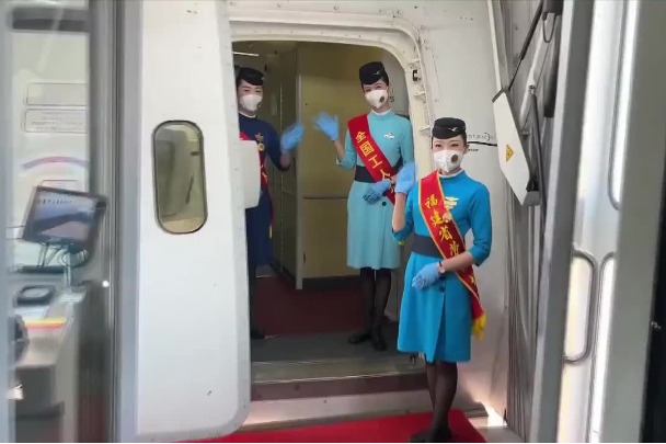 Flight attendant from China's Taiwan sees great opportunities in mainland