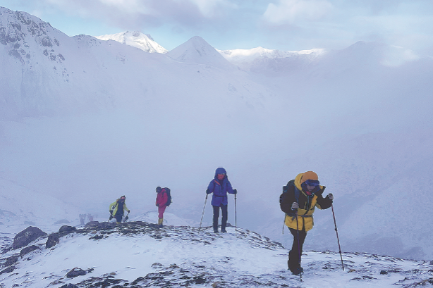 71 climbers summit mountain in Tibet