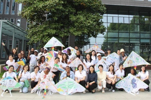 Intl students enjoy exchange activity in Nanjing