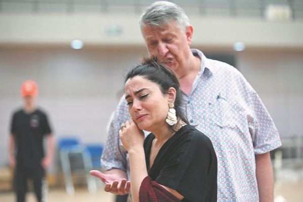 Tale of intrigue and love in classic opera