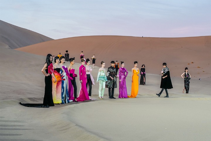Fashion extravaganza in the heart of Mingsha Mountain in Dunhuang